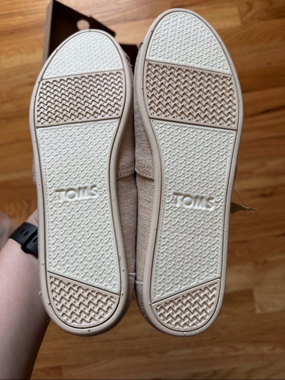 NIB Toms Women’s 9.5 Slip-On Sneakers in Natural Metallic Burlap - Picture 2 of 4